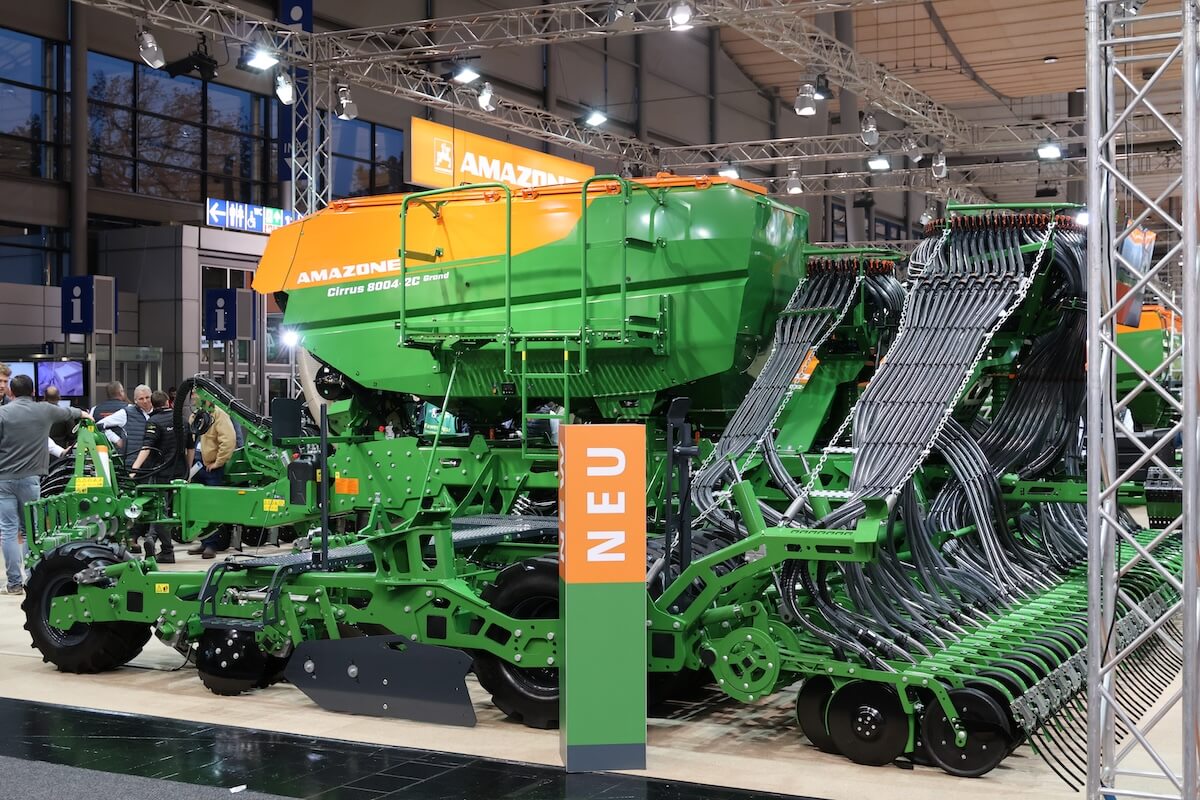 La tramoggia pressurizzata a tripla camera della nuova seminatrice da 8 metri Cirrus 8004-2C Grand di Amazone